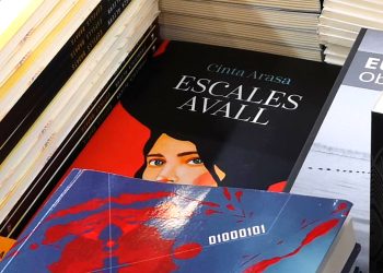 Ens llencem ‘Escales avall’ amb el llibre de la Cinta Arasa?