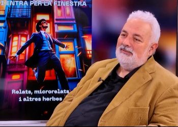 ‘Salta per la porta i entra per la finestra’, el nou llibre de Xarli Diego amb relats escrits a l’Ampolla