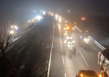 Tractors d’arreu de Catalunya inicien una marxa lenta cap a Barcelona
