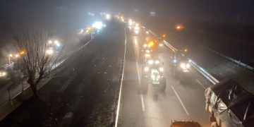 Tractors d’arreu de Catalunya inicien una marxa lenta cap a Barcelona