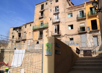 Tortosa enderroca quatre dels immobles en risc de ruïna a tocar de l’Absis de la Catedral