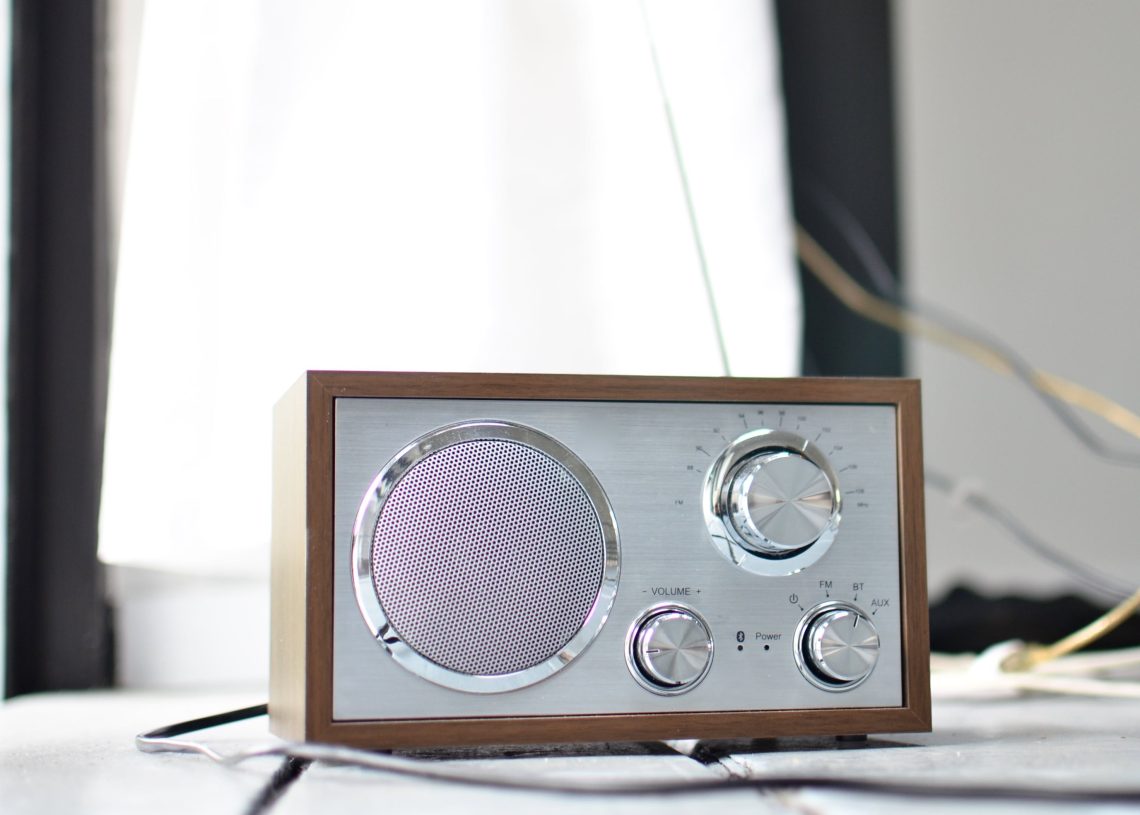 ‘La gran amiga que totes i tots tenim, la ràdio’ per Ramon Bel