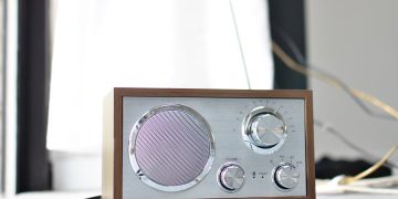 ‘La gran amiga que totes i tots tenim, la ràdio’ per Ramon Bel