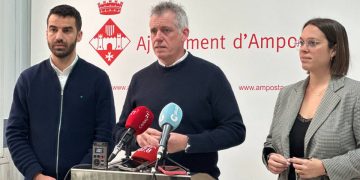 Amposta apaga els parquímetres de la zona blava, però no l’anul·la del tot