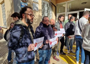 Així ha sigut la concentració del professorat de l’Institut de l’Ebre per rebutjar els ‘atacs’