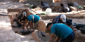 L’excavació a la fossa de l’ermita del Remei de Flix recupera les restes de 57 individus