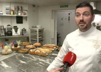 Ivan Prats, el mosso que va canviar l’uniforme pel davantal de pastisser, per regentar Dolços Alemany a Amposta