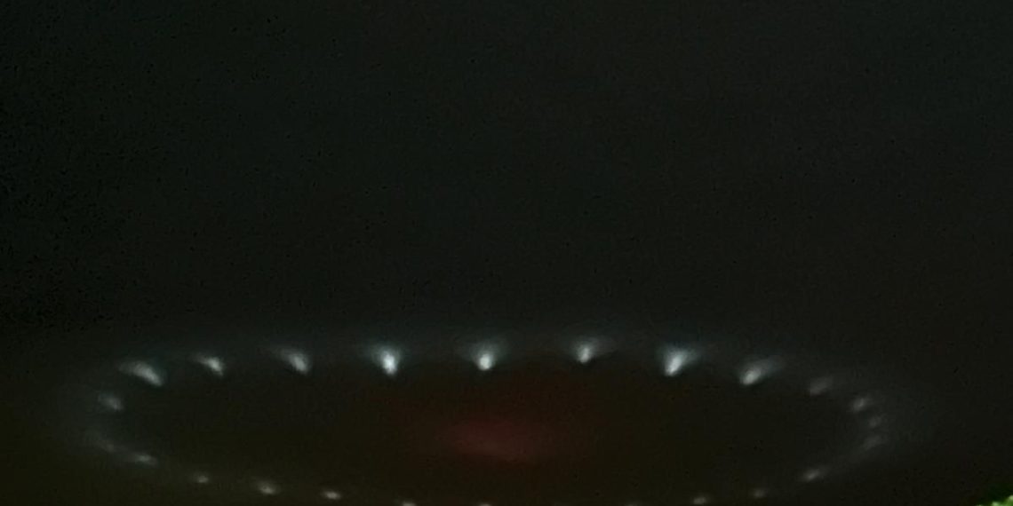 Els misteriosos llums nocturns al cel dels Ports: no, encara no arriben els marcians