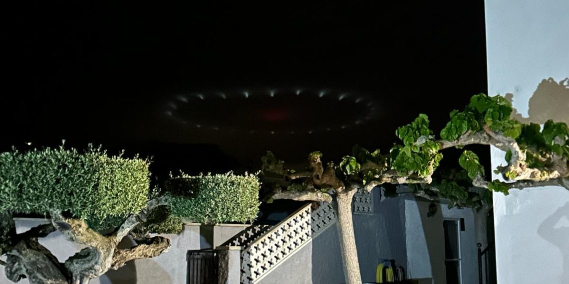 Els misteriosos llums nocturns al cel dels Ports: no, encara no arriben els marcians