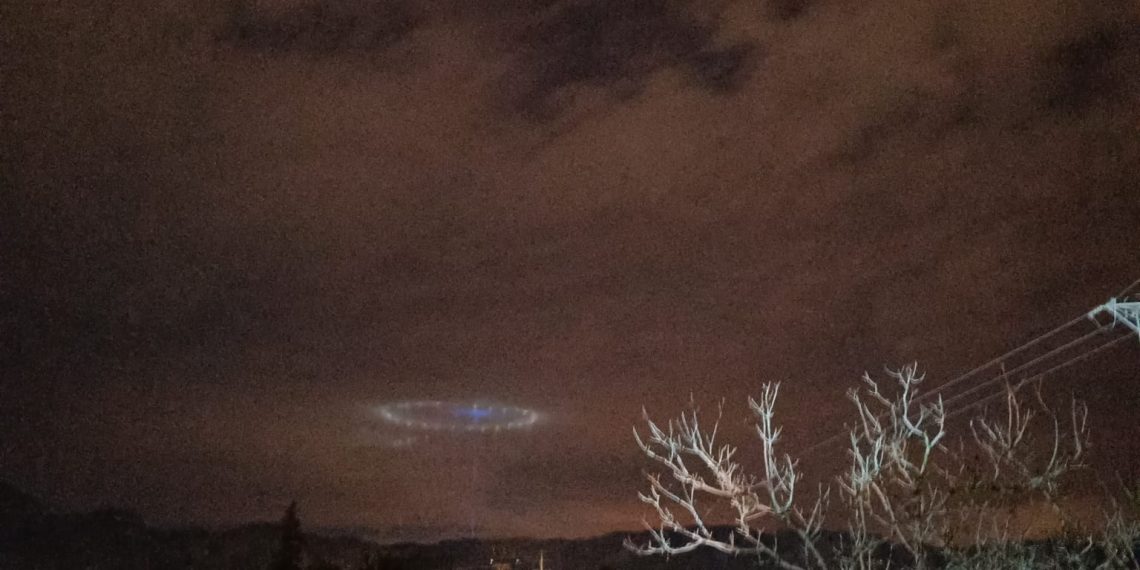 Els misteriosos llums nocturns al cel dels Ports: no, encara no arriben els marcians