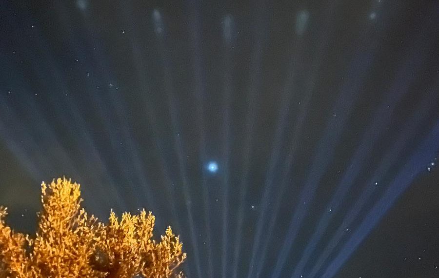 Els misteriosos llums nocturns al cel dels Ports: no, encara no arriben els marcians