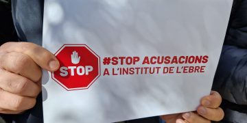 Comunicat de disculpa dels docents concentrats a les portes de l’Institut de l’Ebre