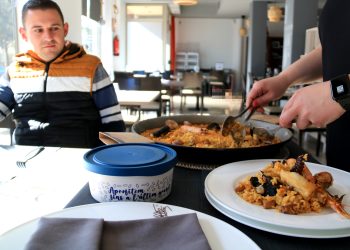 L’Arrossera del Montsià tanca el cercle amb una carmanyola de clofolla d’arròs per emportar-se el menjar del restaurant