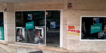 Junts denuncia actes vandàlics contra les pancartes electorals i la seu de Tortosa