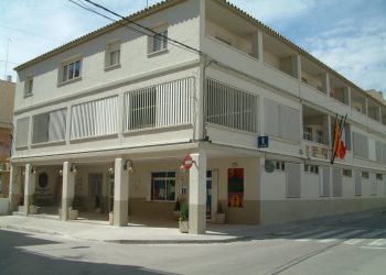 L’Ajuntament de l’Ametlla de Mar retira banderes, símbols i pancartes del procés per imposició de la Junta Electoral de Zona