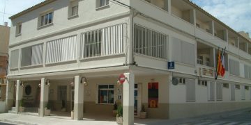 L’Ajuntament de l’Ametlla de Mar retira banderes, símbols i pancartes del procés per imposició de la Junta Electoral de Zona