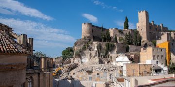 Les noves vistes del castell de Tortosa que queden al descobert amb l’enderroc de les cases de l’Absis de la catedral