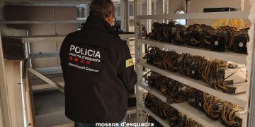 Desmantellen una granja de criptomonedes que consumia una gran quantitat d’electricitat des d’una nau de l’Aldea