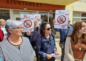 Concentració veïnal a Camarles, en contra d’una planta de biogàs a partir de la sansa