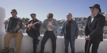 Els Quicos estrenen videoclip de la versió de ‘La Farola’ amb el seu autor, Miquel del Roig