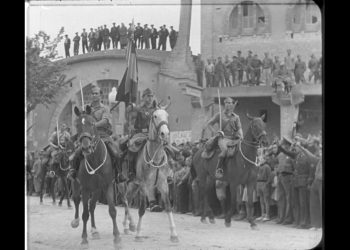 La cavalleria franquista desfila per Gandesa i altres filmacions de la Guerra Civil espanyola a Amposta, Tortosa i Xerta
