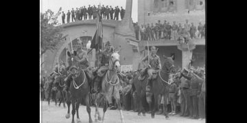 La cavalleria franquista desfila per Gandesa i altres filmacions de la Guerra Civil espanyola a Amposta, Tortosa i Xerta
