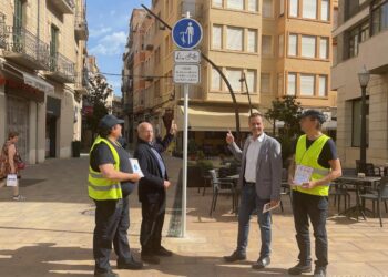 Tortosa senyalitza que és obligatori baixar de la bici o patinet a l’eix comercial i nucli antic