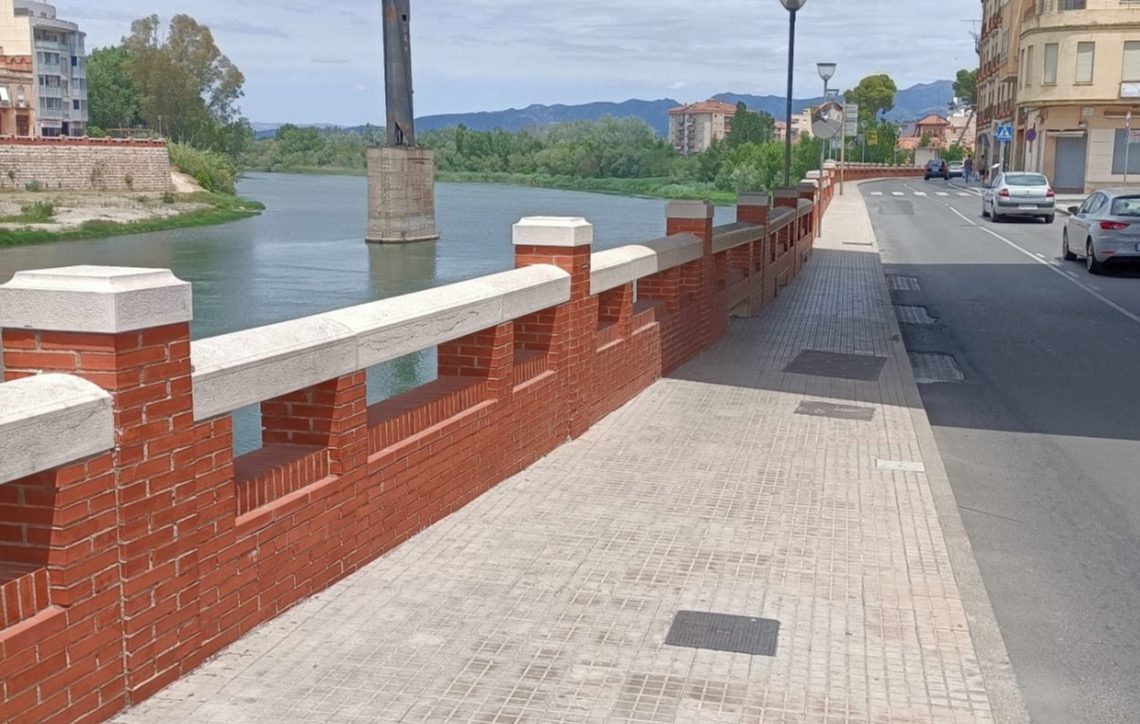 ‘D’esquenes al riu’, per Àngel Aznar