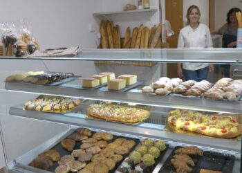 Així preparen la primera revetlla de Sant Joan a la nova pastisseria de Roquetes