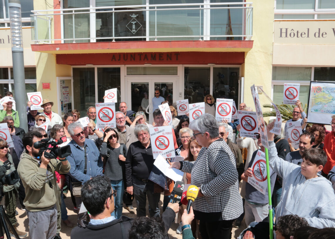 Junts i ERC forcen un ple a Camarles per bloquejar el projecte de la planta de biogàs