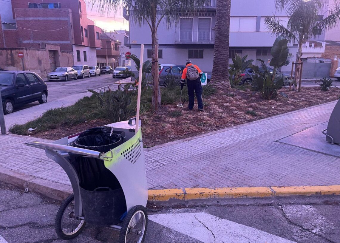 Amposta descarta assumir la neteja viària i allargarà el contracte amb Urbaser abans de convocar un nou concurs
