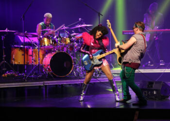 L’energia funk de Nik West revoluciona la XXXI Mostra de Jazz de Tortosa