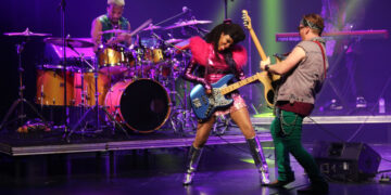 L’energia funk de Nik West revoluciona la XXXI Mostra de Jazz de Tortosa