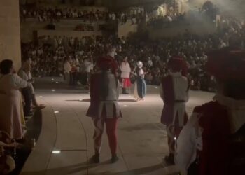 Polèmica a l’acte final de la Festa del Renaixement de Tortosa, amb una tensa actuació dels Abanderats