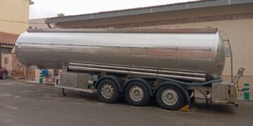 Greu sequera a la Palma d’Ebre, amb un camió cisterna en plena festa major