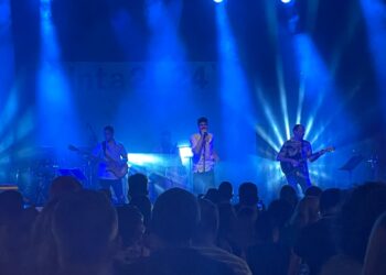 Així va ser el concert d’Elma a les festes de Tortosa, per presentar el disc ‘Un paso más’