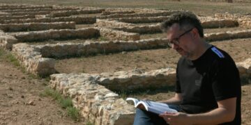 Ramon Gironès posa al dia les troballes arqueològiques al Castellet de Banyoles, el jaciment iber de Tivissa