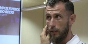 Nando Recio: el mite del futbol roquetero penja les botes però es queda a Hong Kong