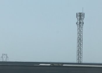 Kronospan millora la cobertura de mòbil a 20 quilòmetres a la rodona amb la instal·lació d’una antena de telecomunicacions
