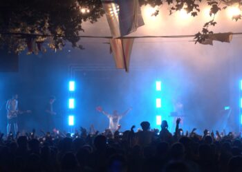 Unes 8.000 persones omplen el parc de Tortosa pel concert dels Figa Flawas