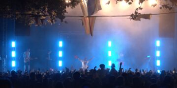 Unes 8.000 persones omplen el parc de Tortosa pel concert dels Figa Flawas