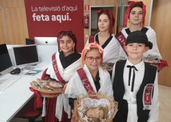 Així ha sigut el repartiment del tradicional panoli, amb les pubilles i hereus de la Cinta