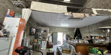 Així era el bar restaurant clandestí ubicat en un magatzem de Santa Bàrbara