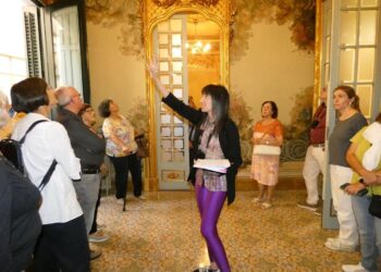 Endinsem-nos al Palau Climent, un altre dels edificis de la Tortosa Modernista