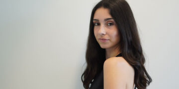 Laia Viñas publica la novel·la ‘Aquí baix’, un homenatge ebrenc a la Ruta del Bakalao