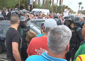 Amnistien els nou encausats per apedregar la Guàrdia Civil a la Ràpita durant l’1-O