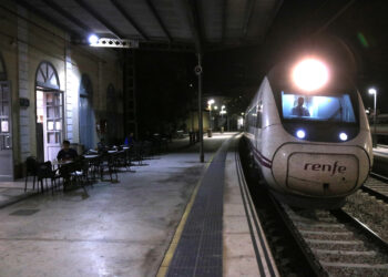 Estrena ‘agredolça’ de l’Avant Tortosa-Barcelona amb crítiques dels usuaris pels elevats preus dels bitllets