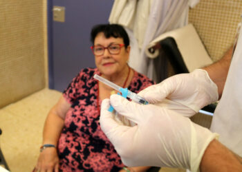 La campanya de vacunació de grip i covid comença amb prop de 157.000 dosis disponibles a l’Ebre