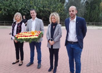 Tortosa homenatja Companys amb una ofrena floral, 84 anys després del seu afusellament per part del franquisme