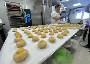 El panellets de pinyons continuen sent l’estrella de la Castanyada